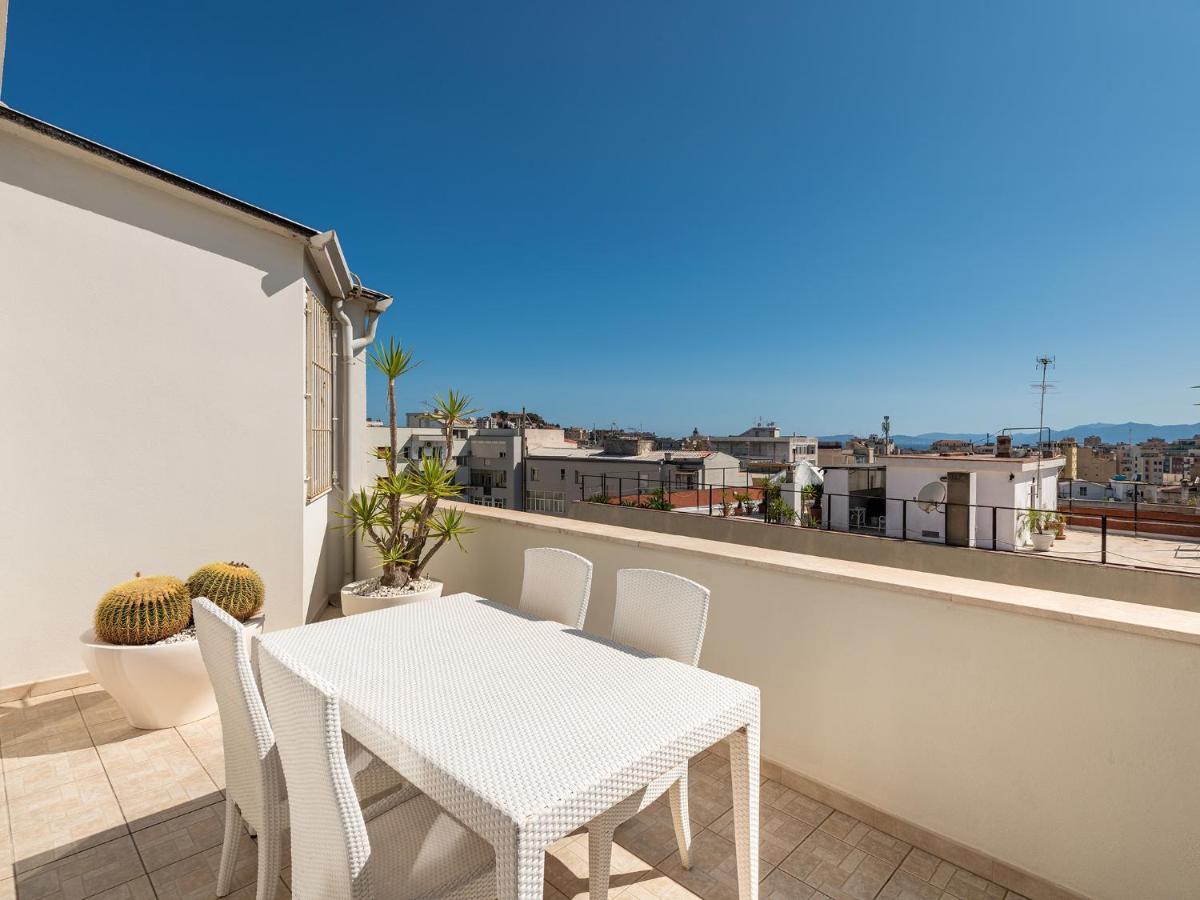 Penthouse Center Lägenhet Cagliari Exteriör bild