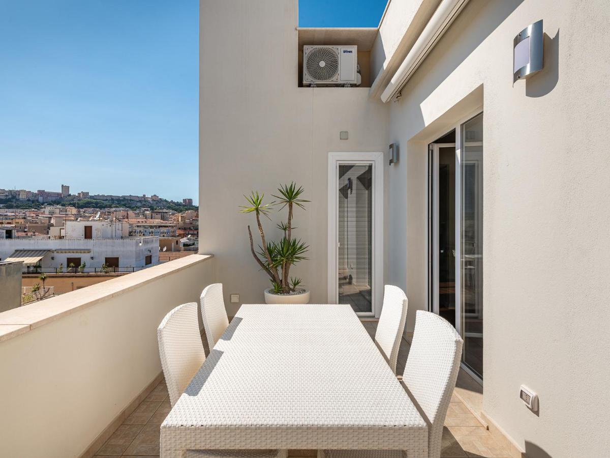 Penthouse Center Lägenhet Cagliari Exteriör bild